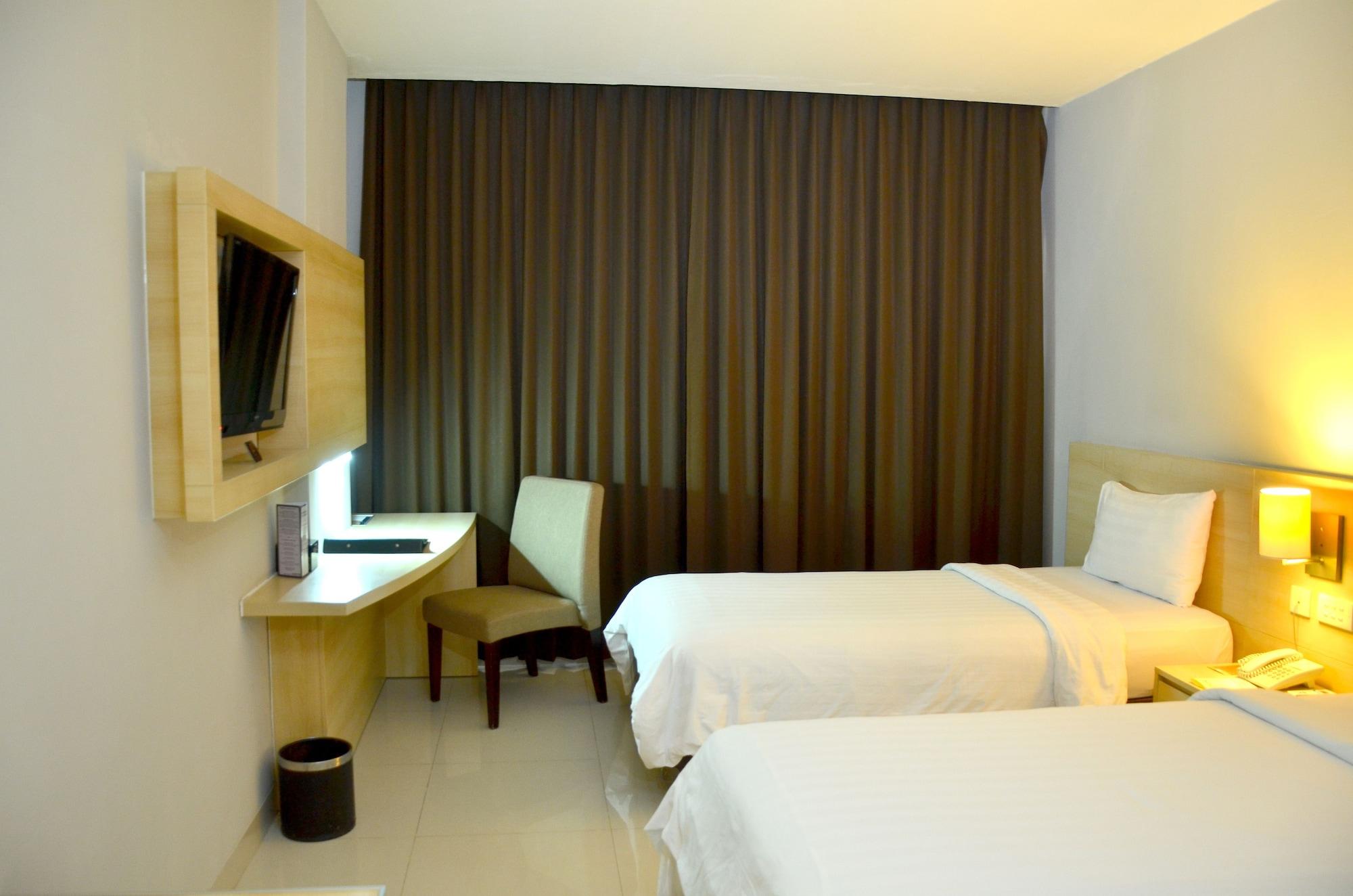 Grand Cakra Hotel Malang Exterior foto
