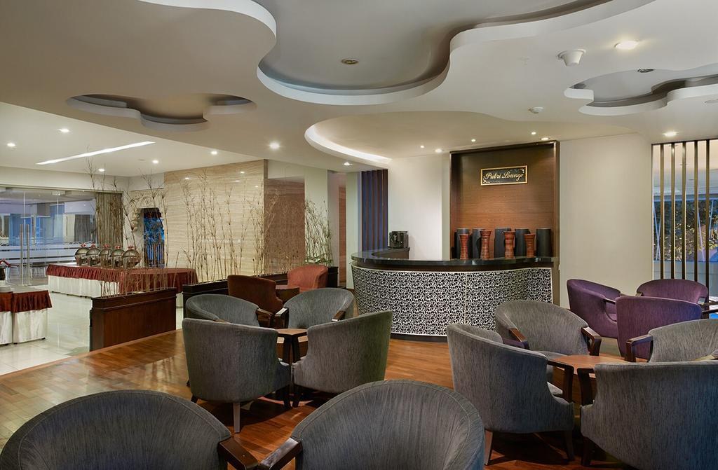 Grand Cakra Hotel Malang Exterior foto