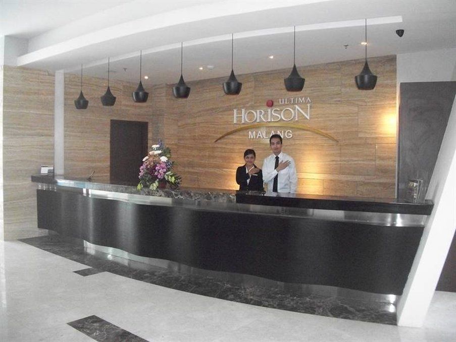 Grand Cakra Hotel Malang Exterior foto